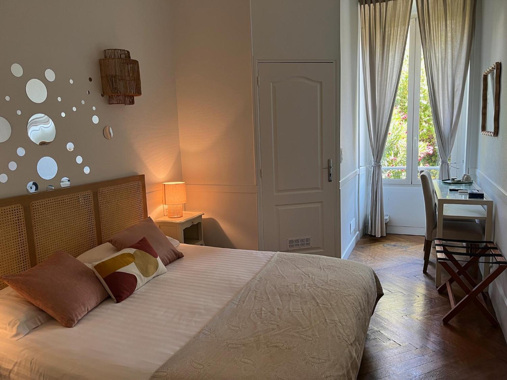 Garden Hotel 3*