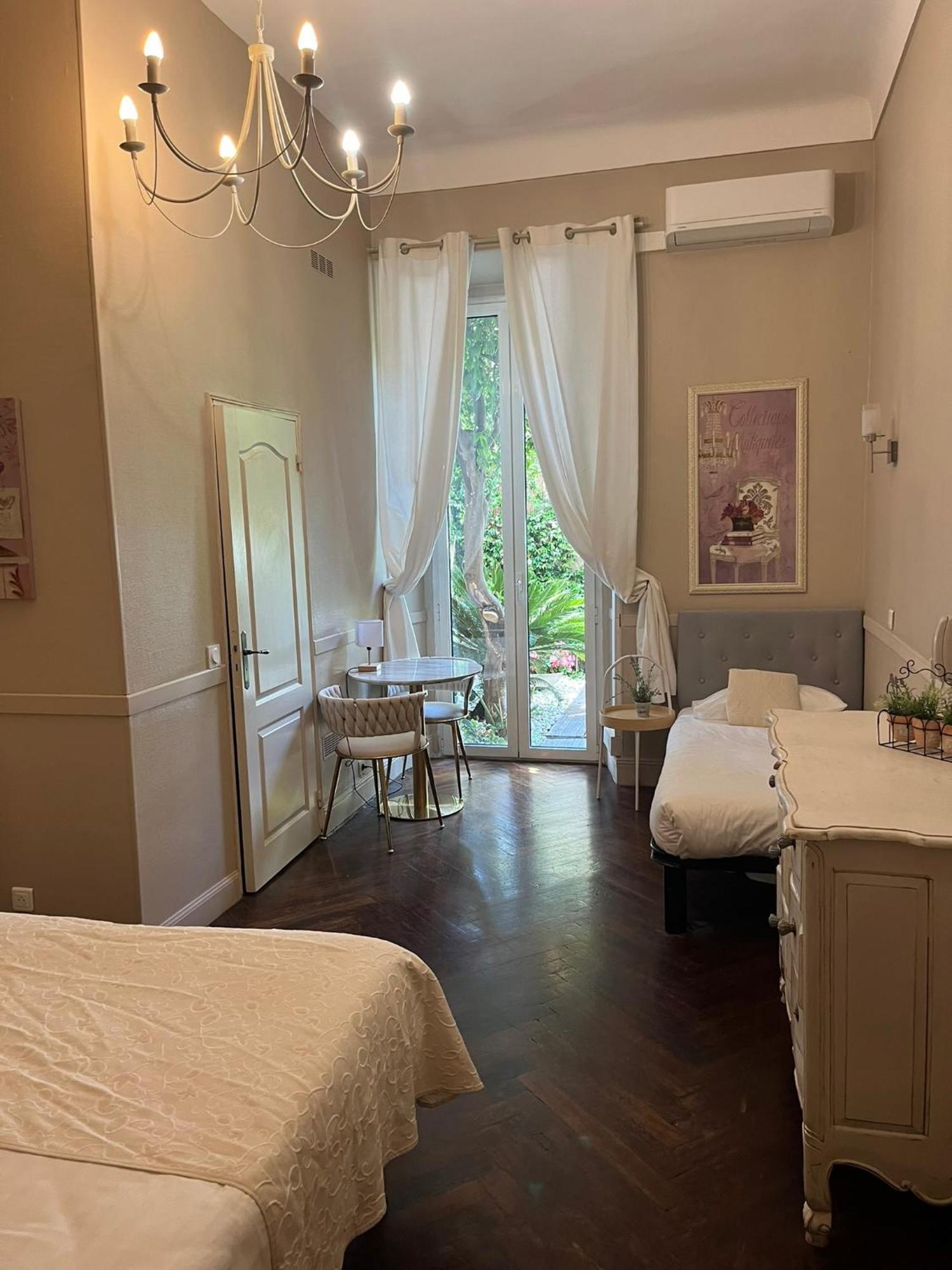 Garden Hotel 3*